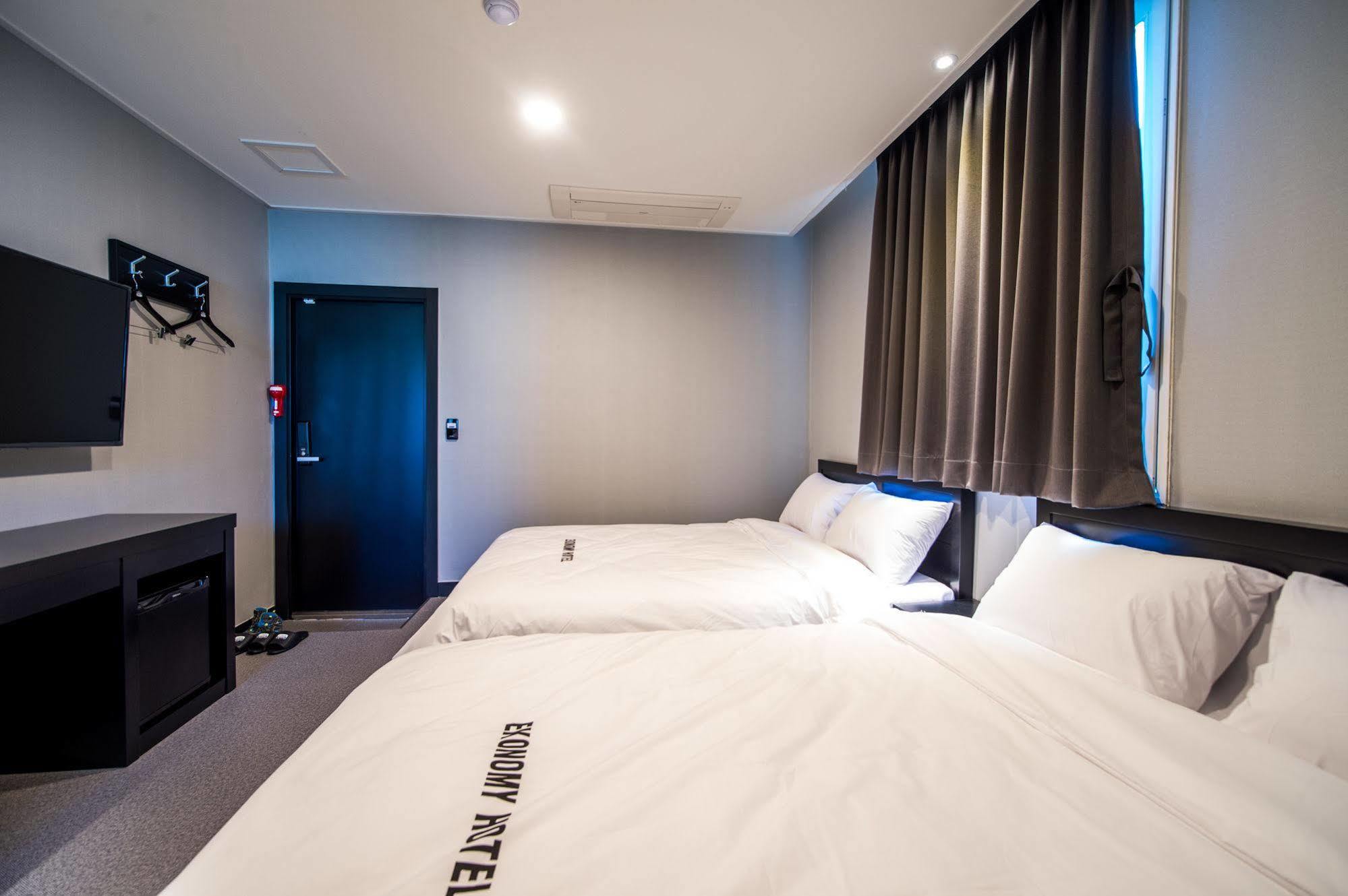 Ekonomy Hotel Sokcho Exterior photo